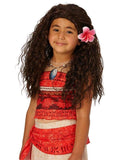 Girl wearing the long wavy brown Moana wig with a pink flower