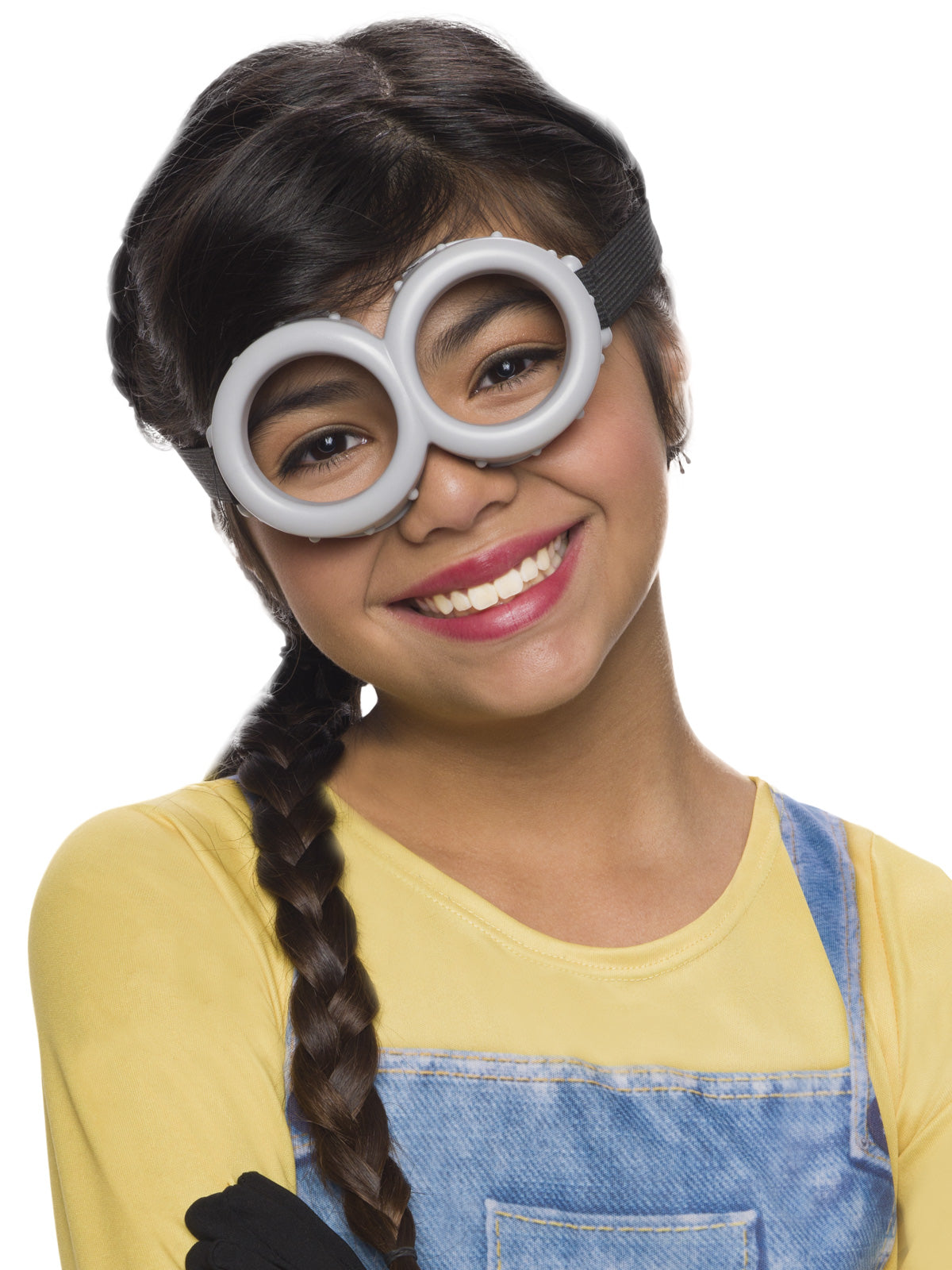Girl wearing grey Minion goggles