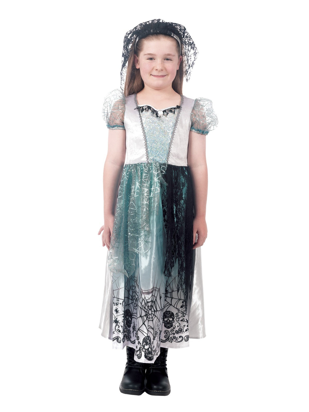 Girl wearing the gothic bride long dress and veil headband